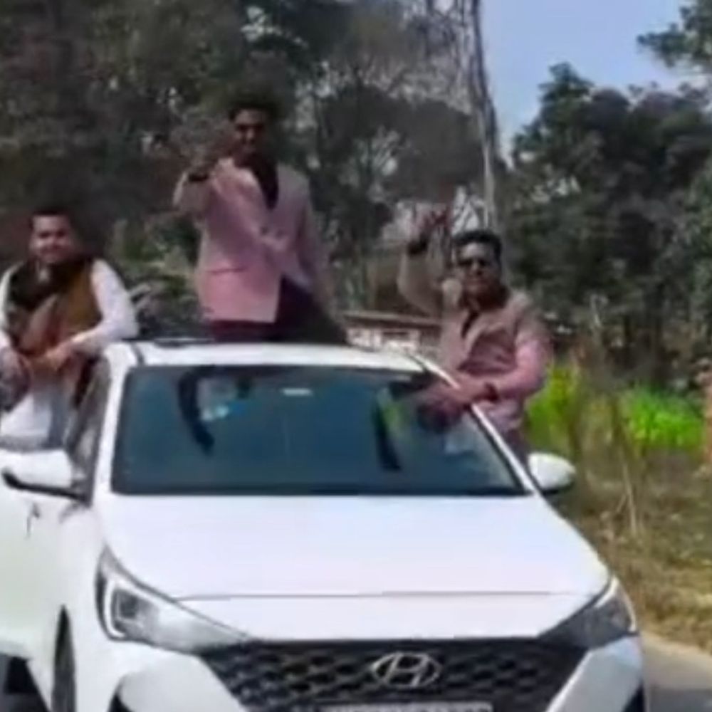 अंबेडकरनगर में छात्रों के स्टंट मामले में पुलिस कार्रवाई:वायरल वीडियो के बाद तीन गाड़ियां सीज, आगे की जांच जारी