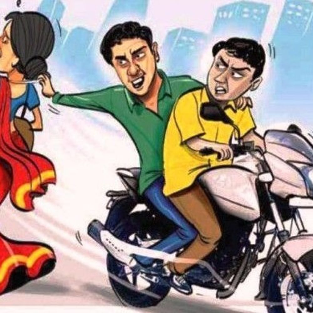 इवनिंग वॉक पर निकली महिला से चेन लूटी:बाइक सवार 2 बदमाश झपट्‌टा मारकर भागे, CCTV खंगाल रही पुलिस