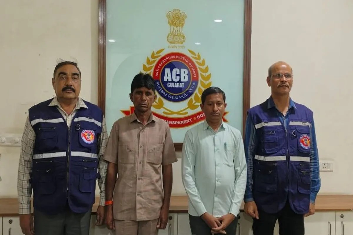 Video News: अहमदाबाद में 9800 रुपए की रिश्वत लेते पटवारी सहित दो गिरफ्तार