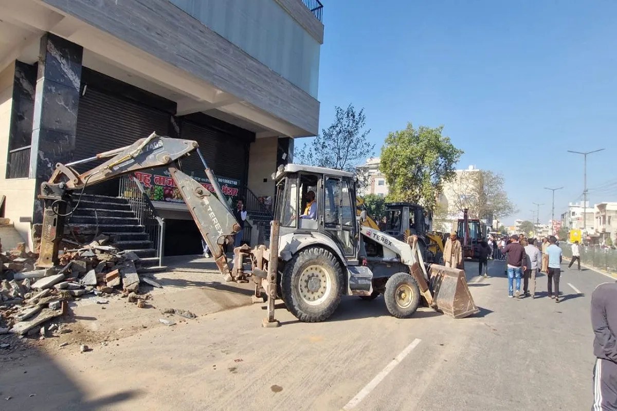 Jaipur News: न्यू लोहामंडी रोड पर JDA की बड़ी कार्रवाई: 100 फीट सड़क से हटाए जा रहे पक्के अतिक्रमण, दो किमी क्षेत्र प्रभावित