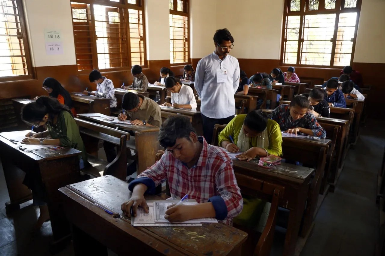 गुजरात में 10वीं, 12वीं की बोर्ड परीक्षाएं शुरू, पहले दिन पेपर रहा सरल