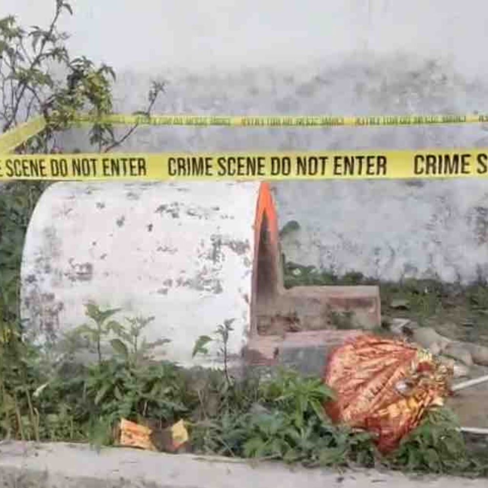 गढ़ देवी मंदिर से चोरी हुआ पीतल का पिंड मिला:मोतिहारी में मंदिर परिसर के पास बरामद, सुरक्षा व्यवस्था मजबूत करने की मांग