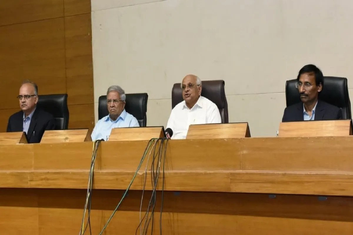 गिफ्ट सिटी में दिए गए टैक्स हॉलिडे से निवेशक ज्यादा भरोसे के साथ करेंगे निवेश: सीएम