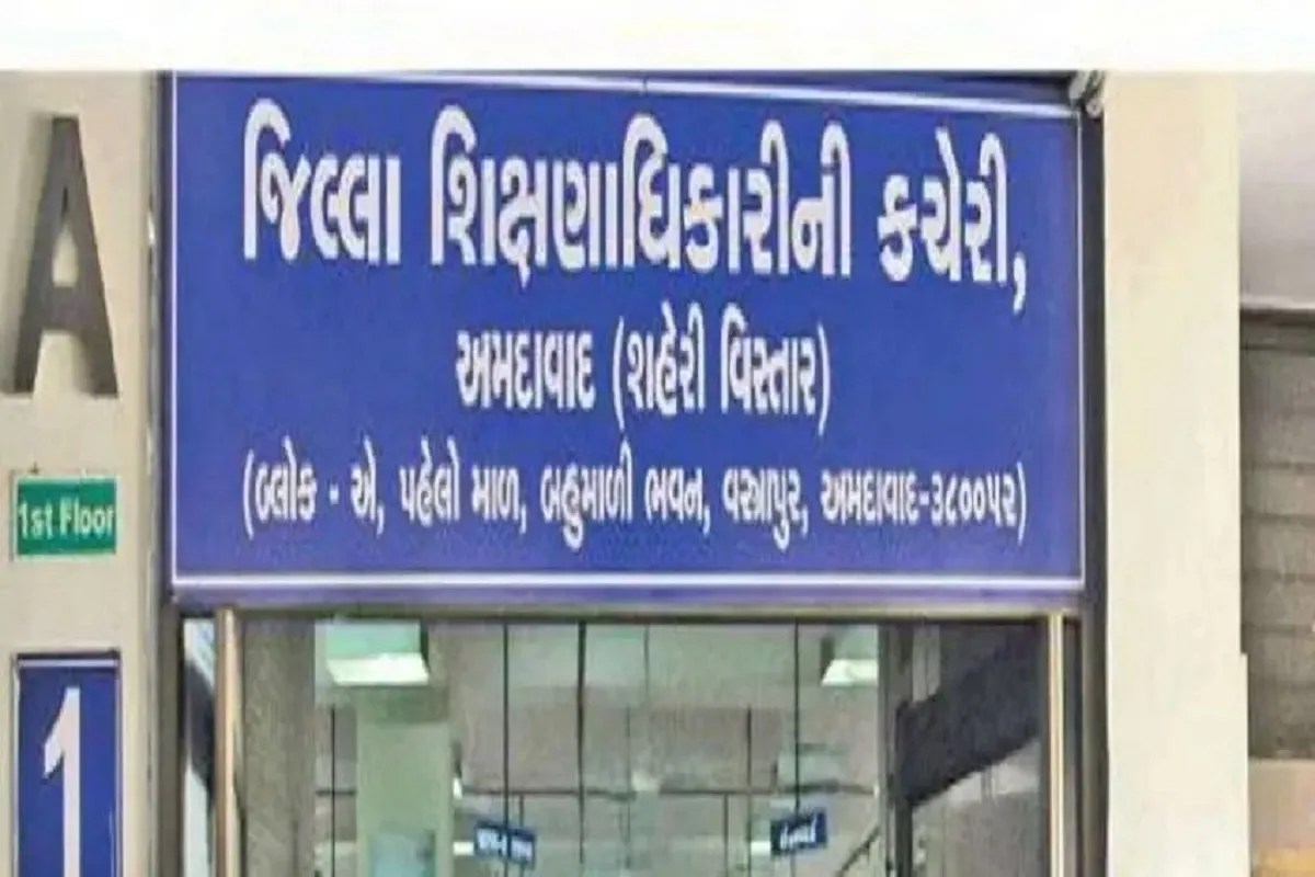 Ahmedabad: ईसनपुर के स्कूल में अभिभावकों, एबीवीपी का प्रदर्शन