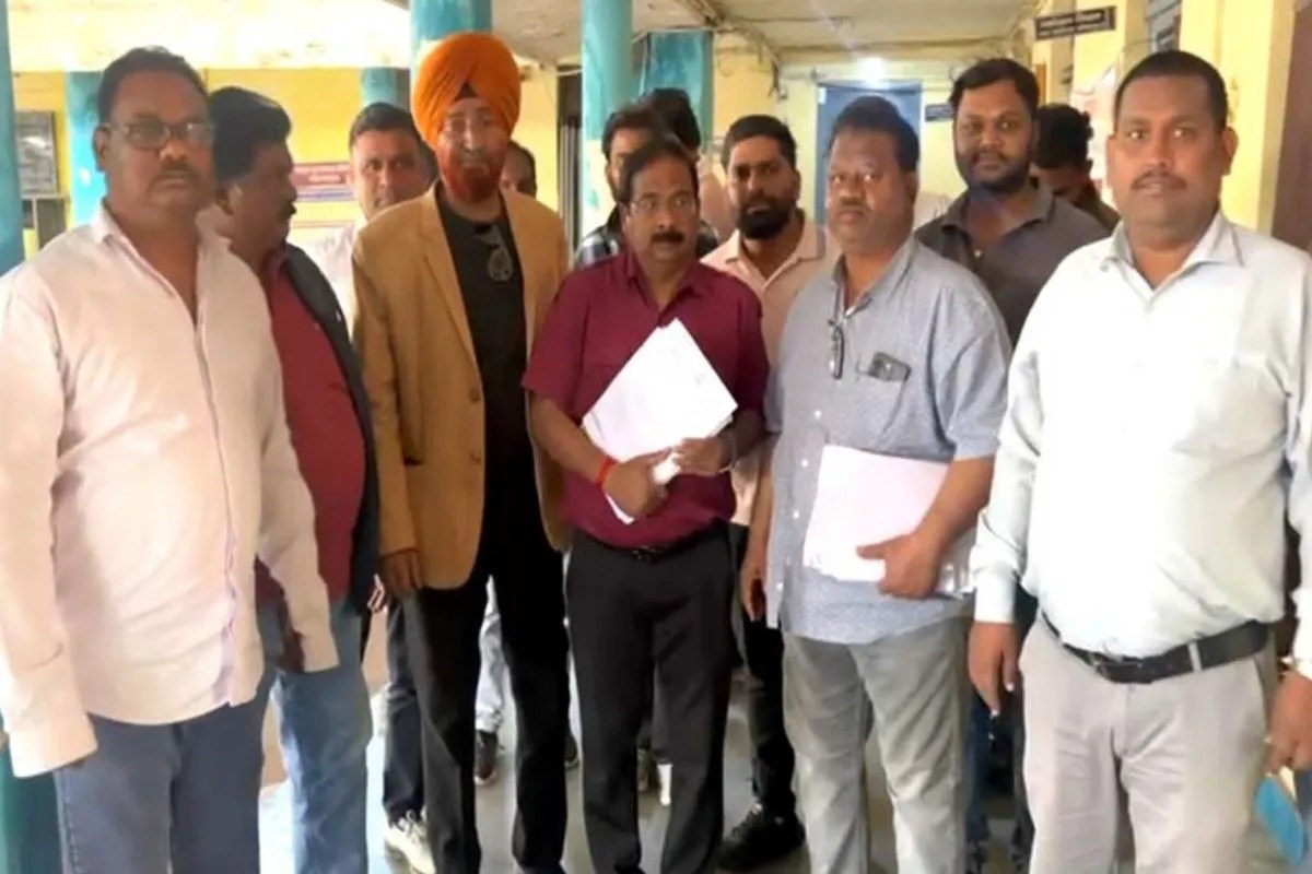 SIR politics: कांग्रेसियों ने निगम क्षेत्र के 1143 वोटरों के नाम कटवाने के प्रयास के लगाए आरोप, भाजपा नेताओं का लिया नाम