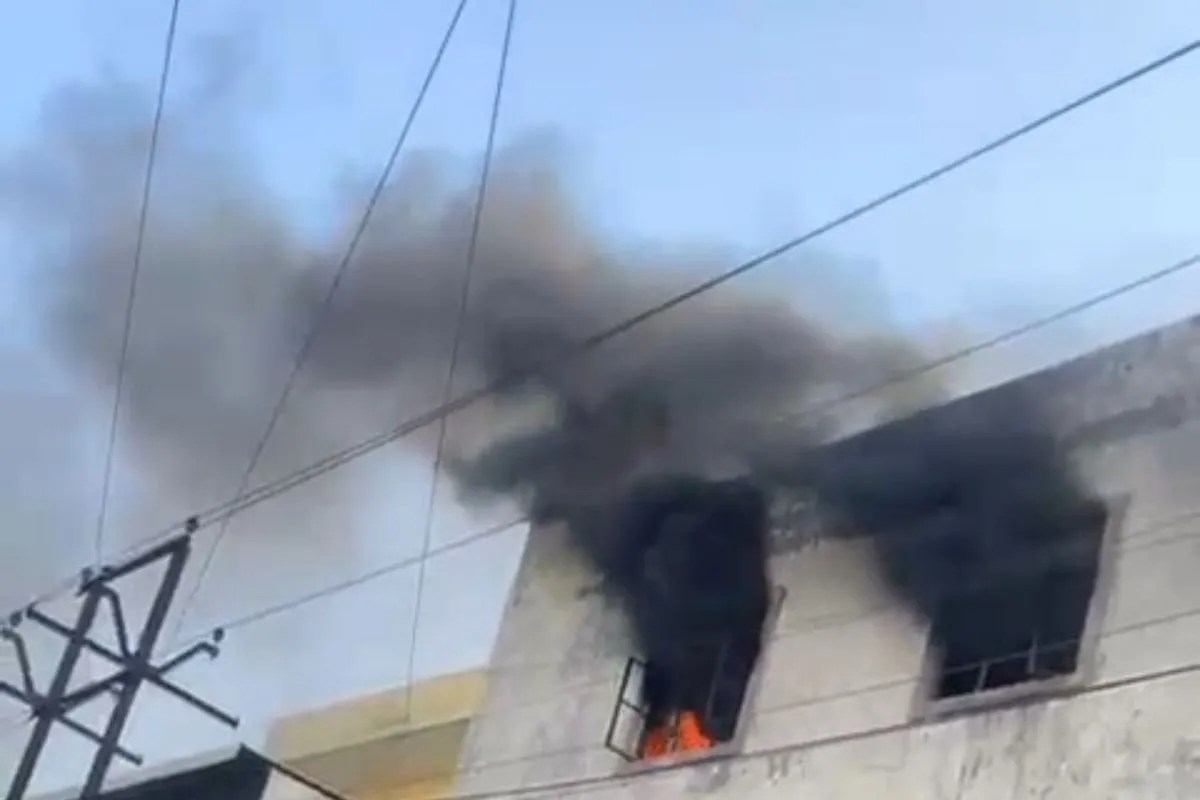 पिचकारी बनाने वाली फैक्ट्री में लगी भीषण आग, फायर बिग्रेड ने कड़ी मशक्कत के बाद पाया काबू