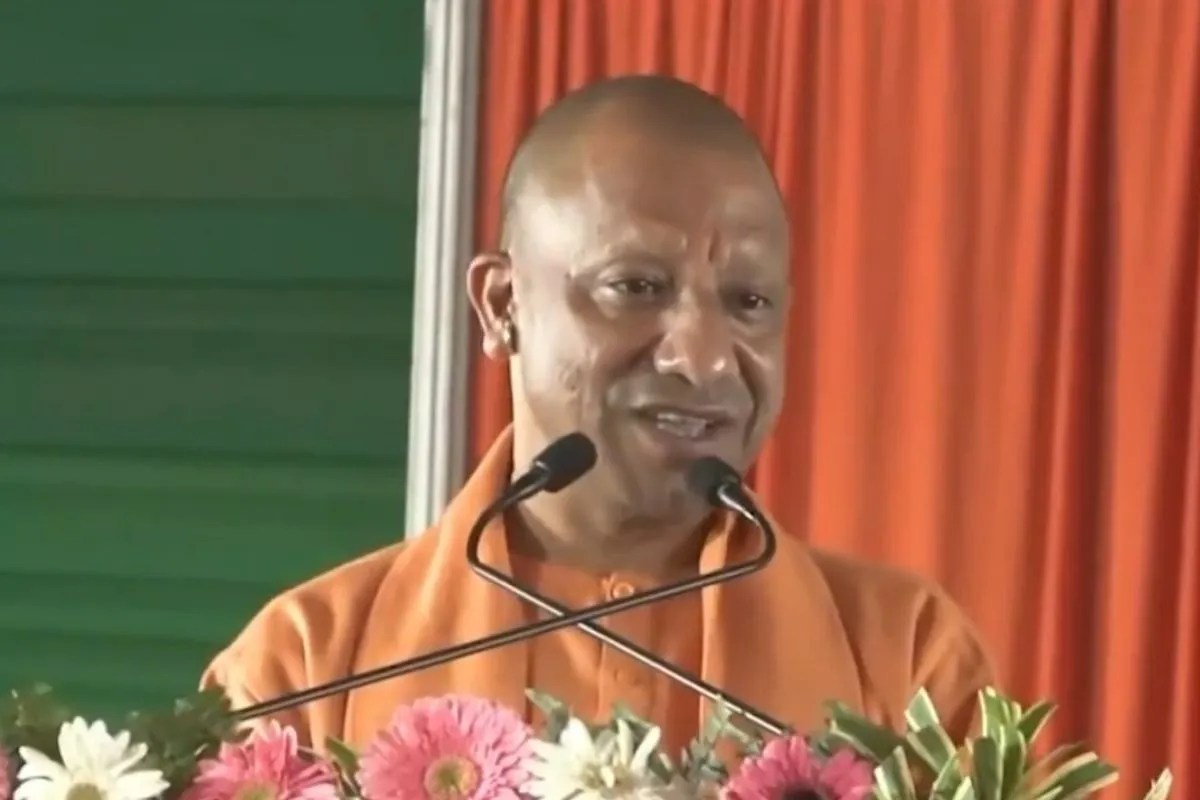 सीतापुर में गरजे CM, बोले -‘बंट गए तो कटने के रास्ते खुल जाएंगे’, बांग्लादेश पर कह दी बड़ी बात