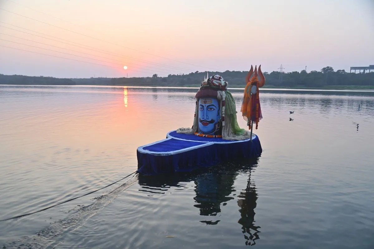 Mahashivratri:चहुंओर भोले के रंग में श्रध्दालु …..दे​खिये तस्वीरें…