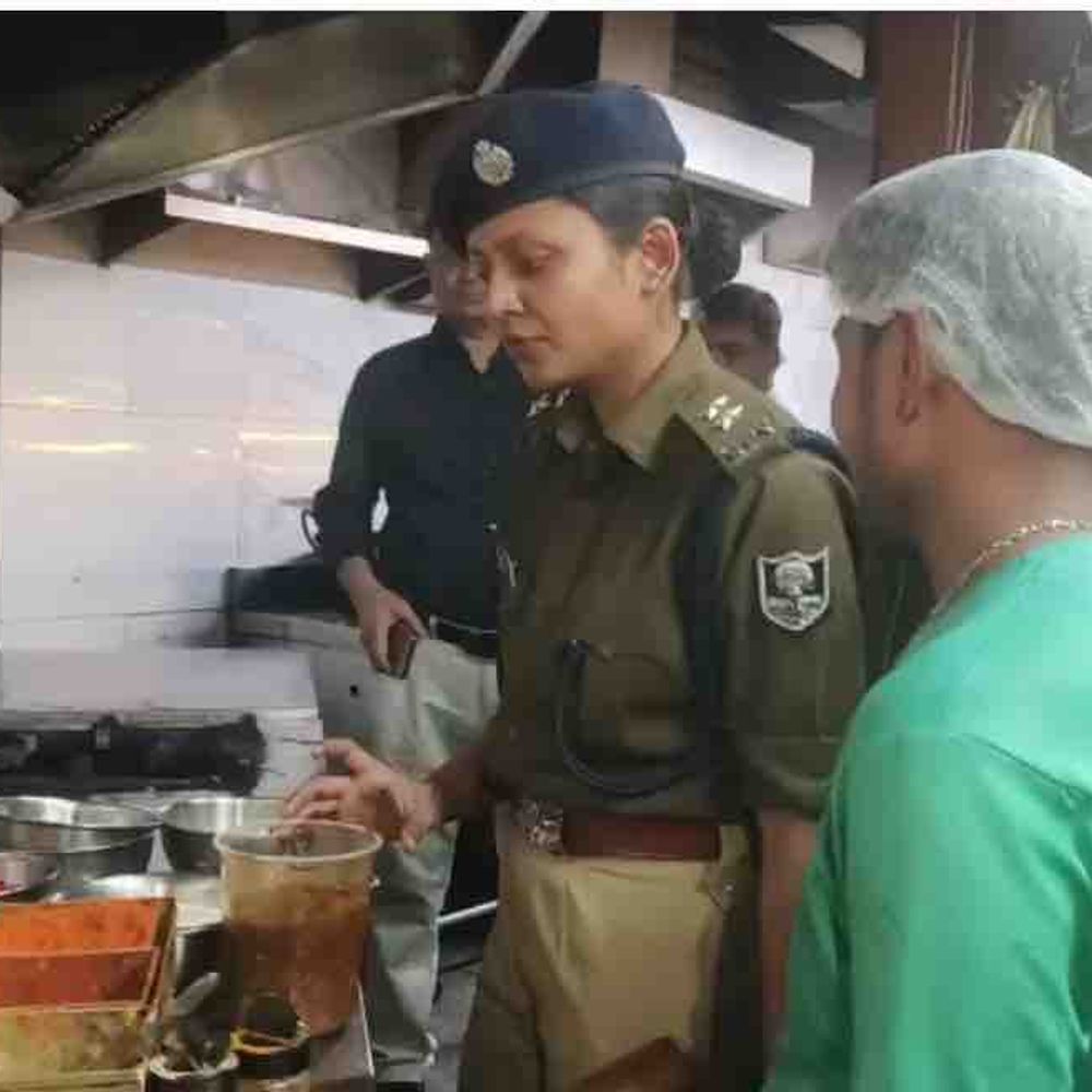 मोतिहारी में होली से पहले अन्नपूर्णा होटल का किचन सील:मिलावटी फूड आइटम को लेकर कार्रवाई, फफूंदी लगा पनीर और चिकेन मिला