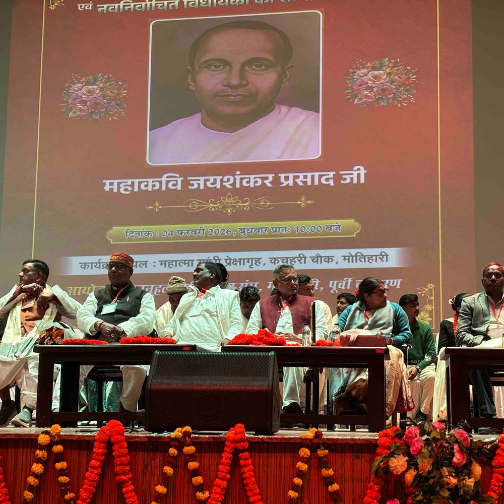 मोतिहारी में जयशंकर प्रसाद जयंती मनाई गई:कानूहलवाई समाज ने जनप्रतिनिधियों का सम्मान किया, प्रतिमा-होस्टल की घोषणा