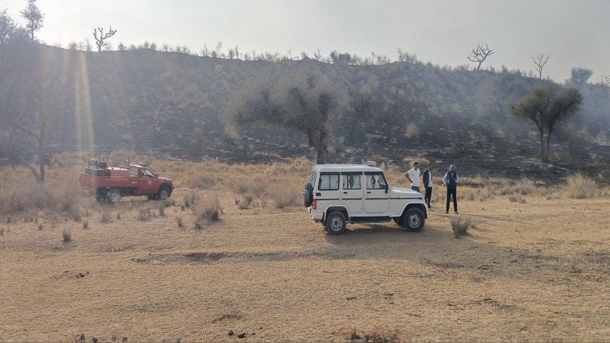 ताल छापर के ग्राम खलियां में खेत में अज्ञात कारणों से लगी भीषण आग, 100 बीघा क्षेत्र प्रभावित