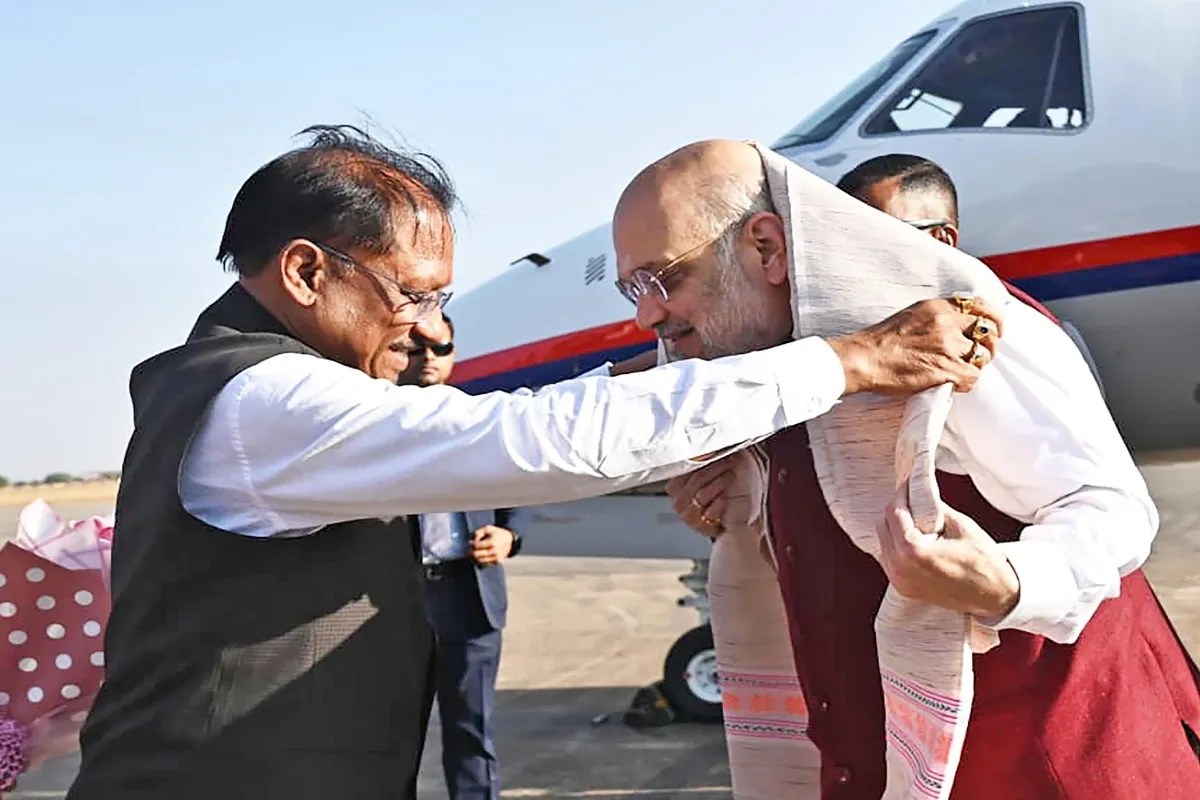 Raipur: गृहमंत्री अमित शाह पहुंचे रायपुर, नक्सल विरोधी अभियान की करेंगे समीक्षा