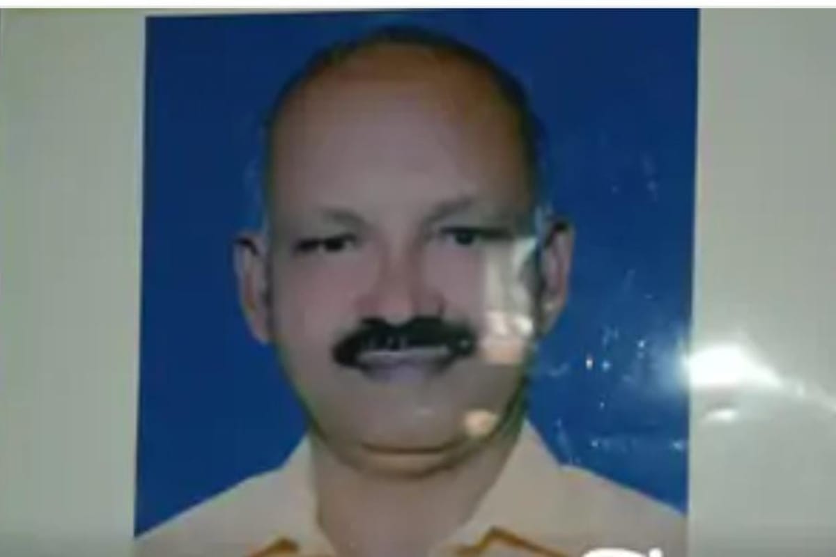 यूपी में 58 साल के शिक्षक की काली करतूत…जनता ने घेरा सरकारी स्कूल, आरोपी को दौड़ाया…मचा रहा हड़कंप