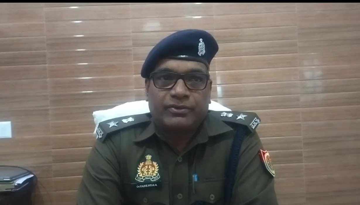 बाइक नहीं देने पर भड़का युवक, पिता और भाई पर ब्लेड से किया हमला, खून से लथपथ देख दूसरा भाई हुआ बेहोश