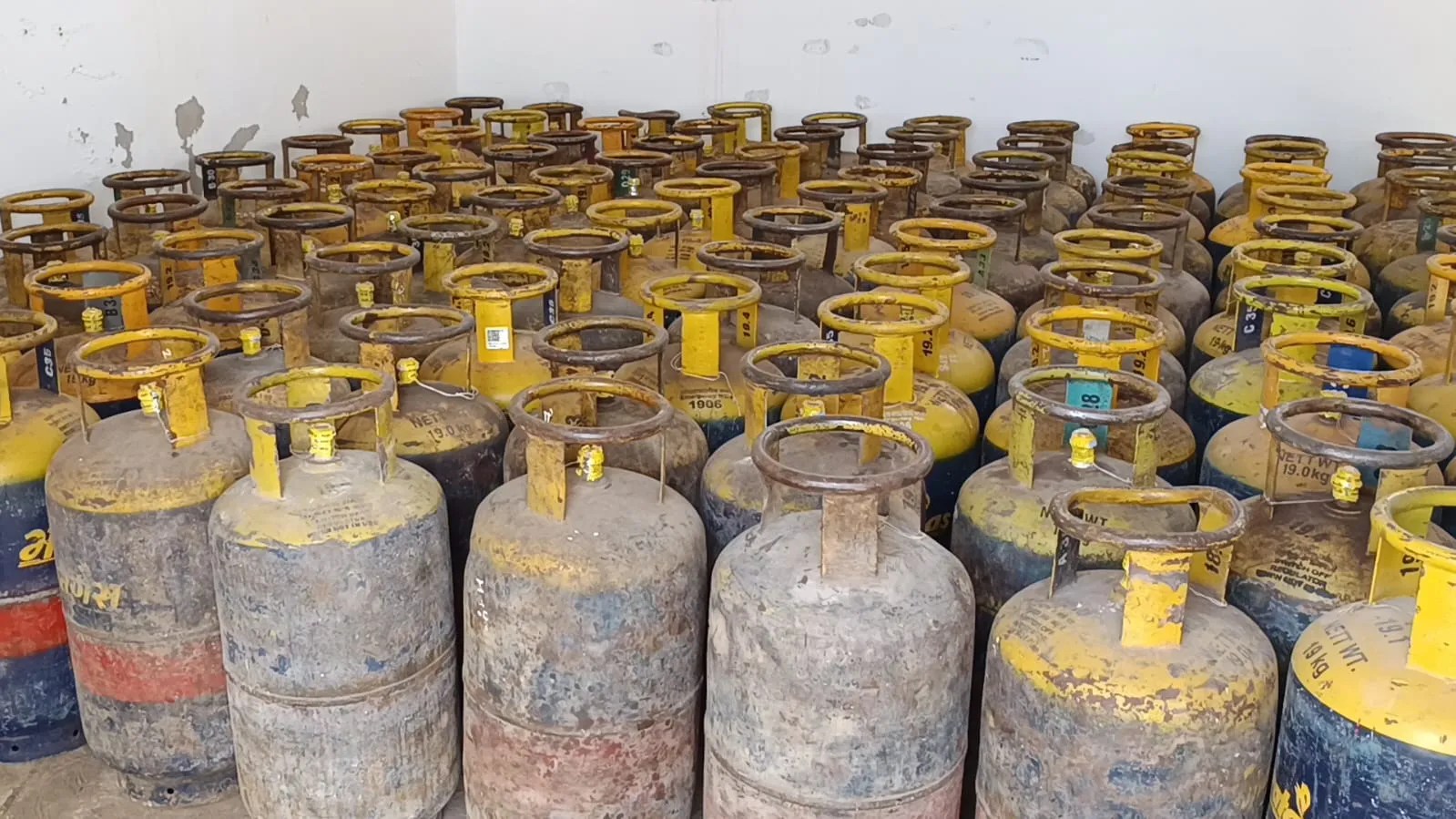 Nagaur patrika…डेह रोड पर अवैध गैस एजेंसी का खुलासा, चोरी से करते थे सप्लाई