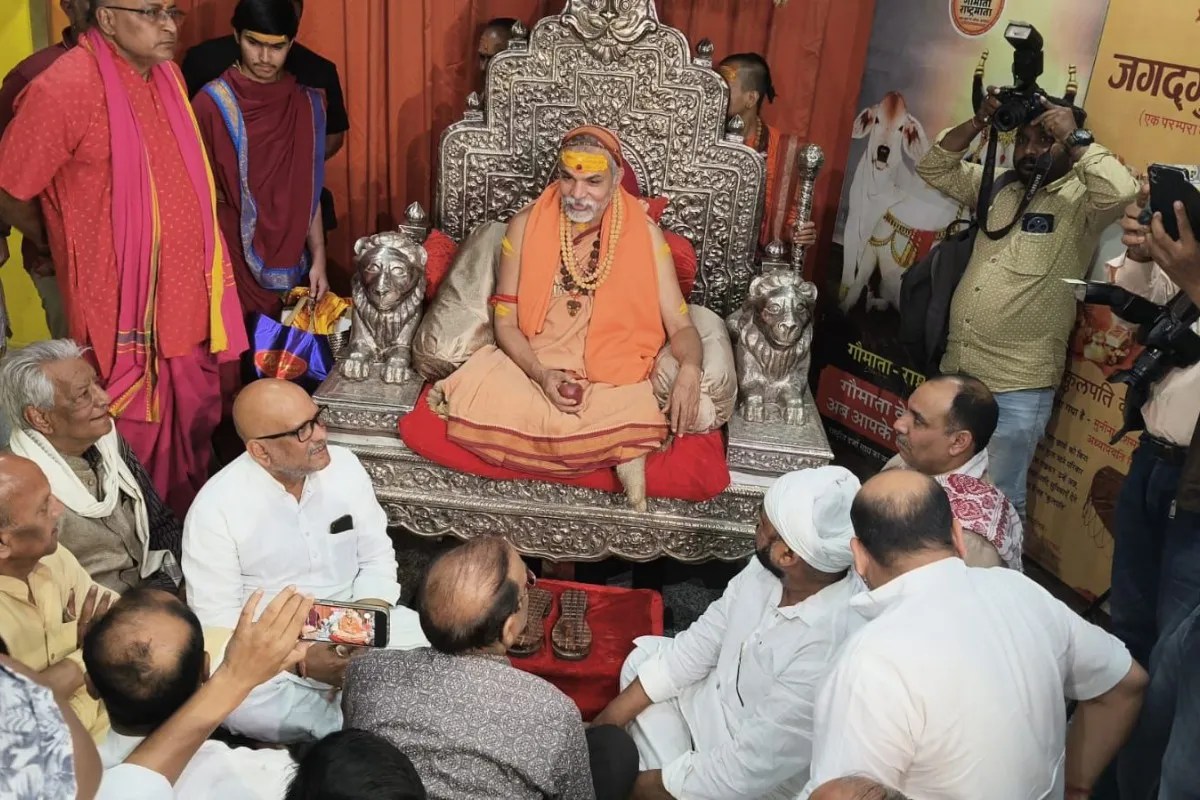 शंकराचार्य अविमुक्तेश्वरानंद से मिलने पहुंचे अजय राय, बोले- यूपी में कल पार्टी करेगी प्रदर्शन