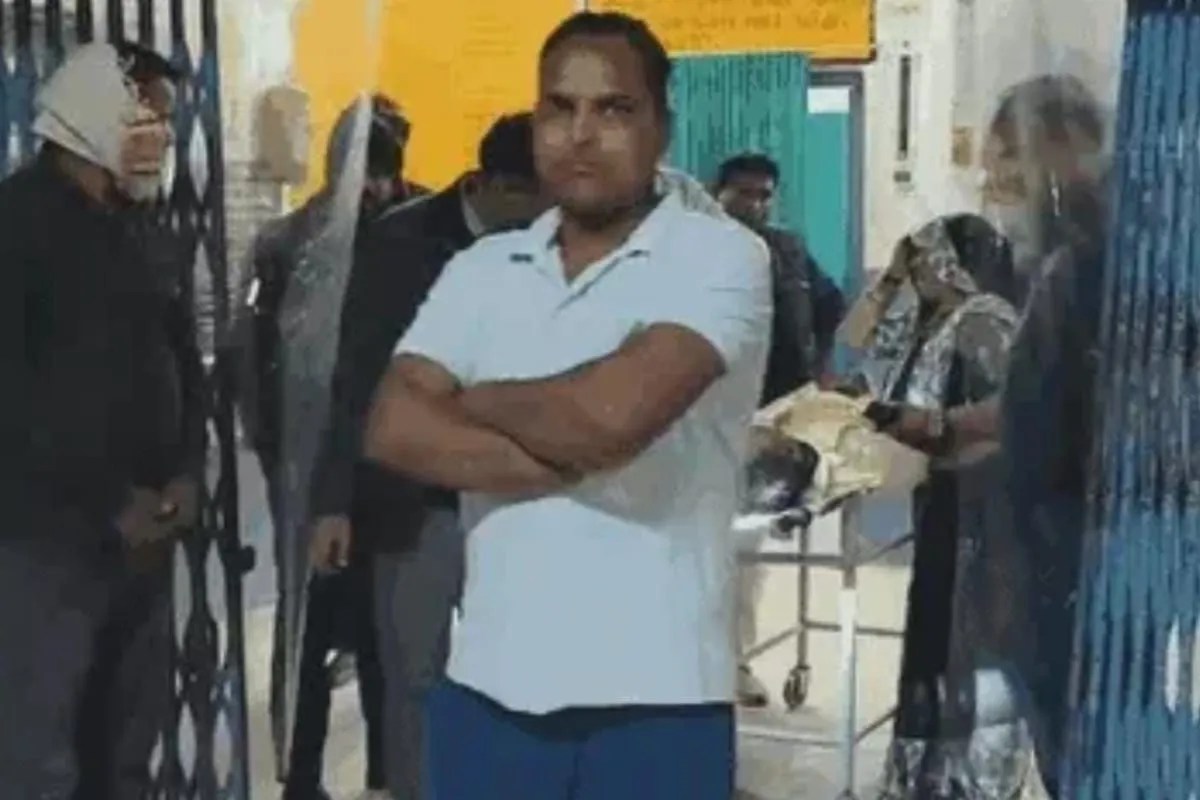 बिना रिफ्लैक्टर के खड़ी ट्रैक्टर ट्राली में घुसे बाइक सवार, दो कि दर्दनाक मौत