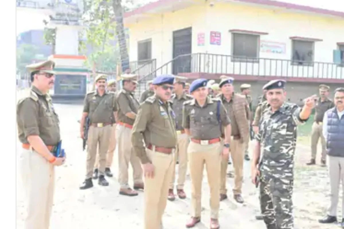 इंडो-नेपाल बॉर्डर पर पहुँचे ADG गोरखपुर जोन, सुरक्षा में लापरवाही पर दिये सख्त चेतावनी…नेपाल चुनाव पर सीमा सुरक्षा की किये समीक्षा