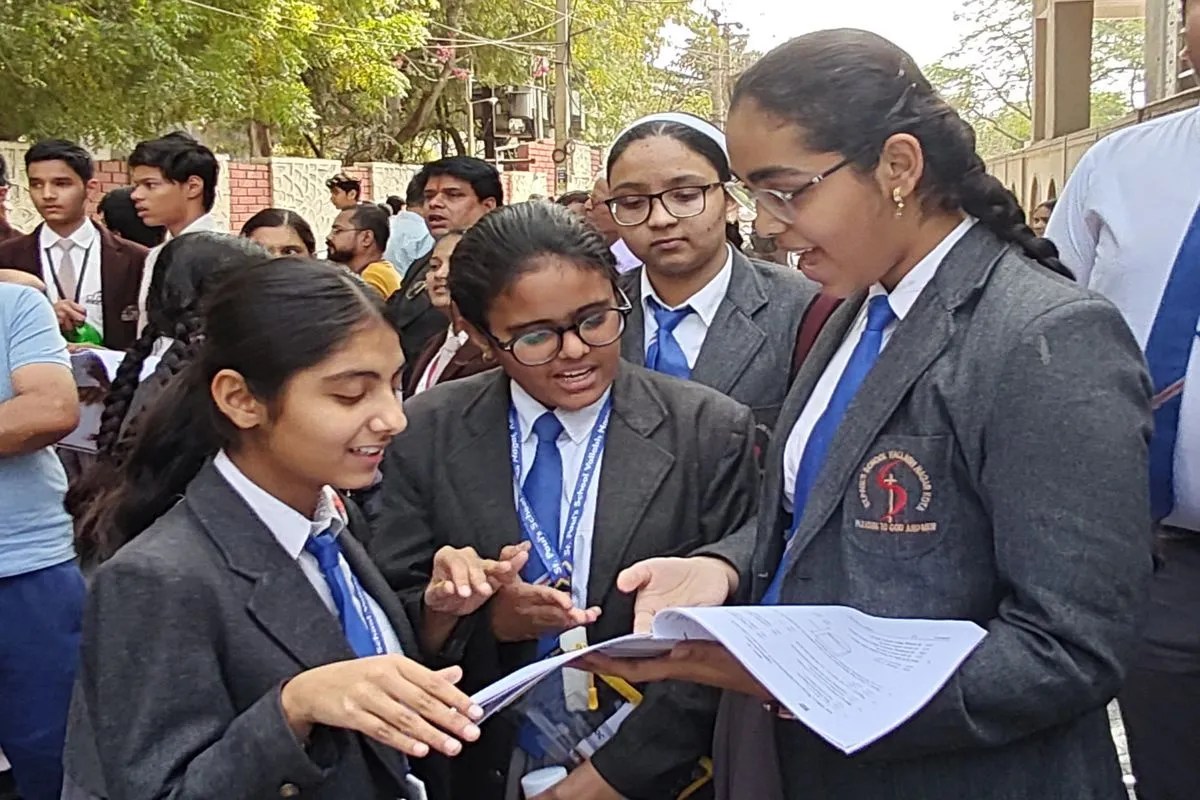 Boardexam:हुआ परीक्षा का दौर शुरु,विद्यार्थी जुटे भविष्य संवारने……दे​खिये तस्वीरे