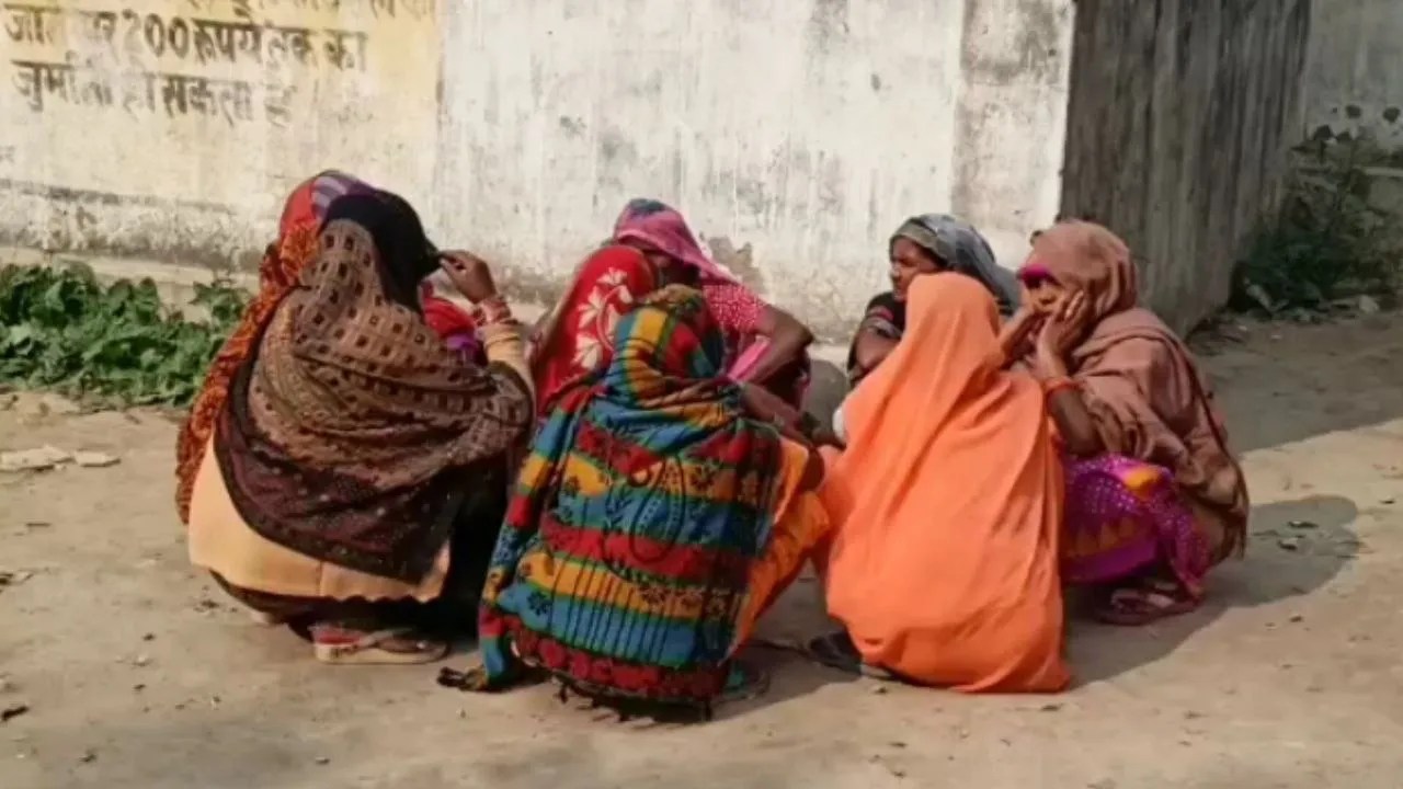 बंदरों ने ले ली अधेड़ की जान, दिव्यांग बेटे-बेटी का रो-रोकर बुरा हाल