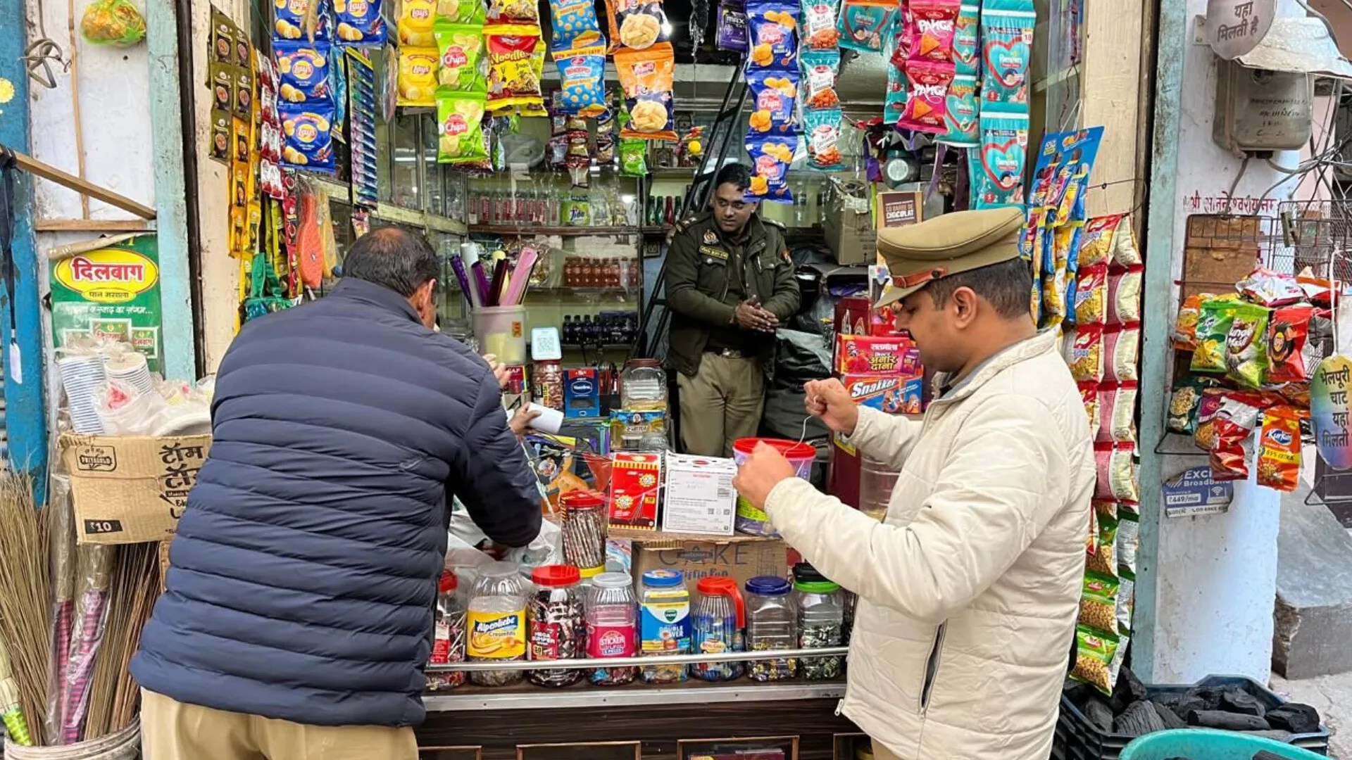 चाइनीज माजा से मौत पर दर्ज होगा हत्या का मुकदमा, जांच के दौरान बंद कर भागे दुकान, मचा हड़कंप