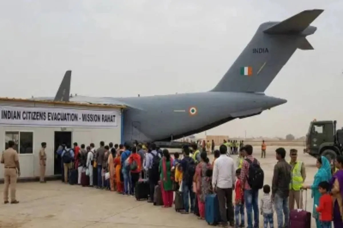 Indians in Israel-Iran: जंग की आहट के बीच हजारों भारतीयों पर खतरा ? जानें क्या है MEA की एडवाइजरी