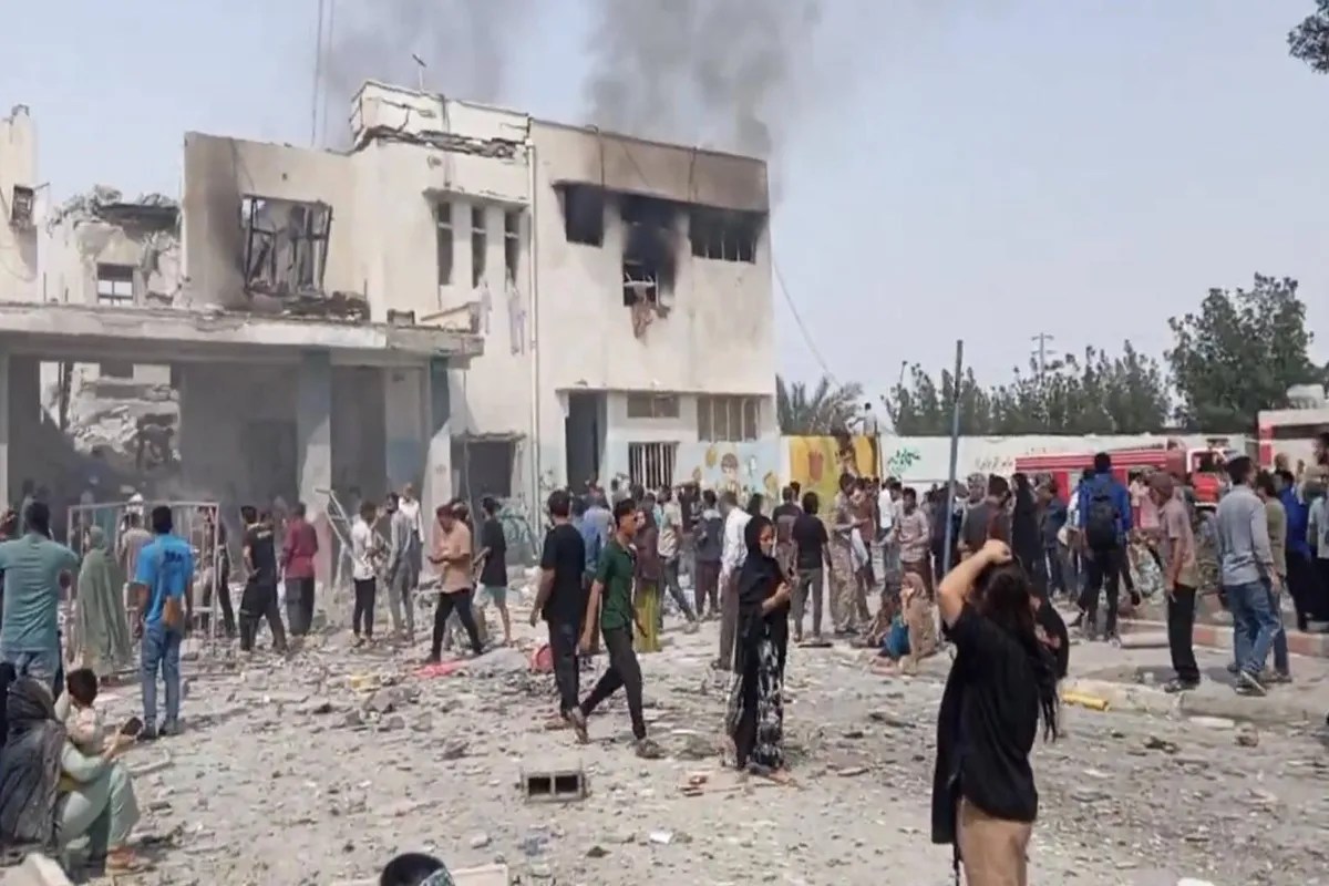 इजरायल के हमले में ईरान के रक्षामंत्री की मौत का दावा, थोड़ी देर में दुनिया के सामने आएंगे खामेनेई