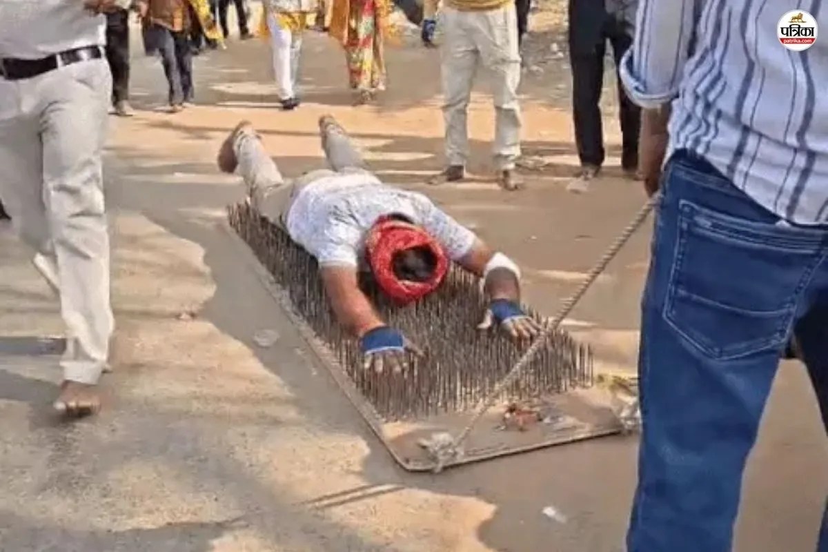 खाटूश्यामजी मेले में दिखा बाबा श्याम का अनोखा भक्त; 2100 कीलों पर कर रहा 17 किमी की पेट पलायन यात्रा