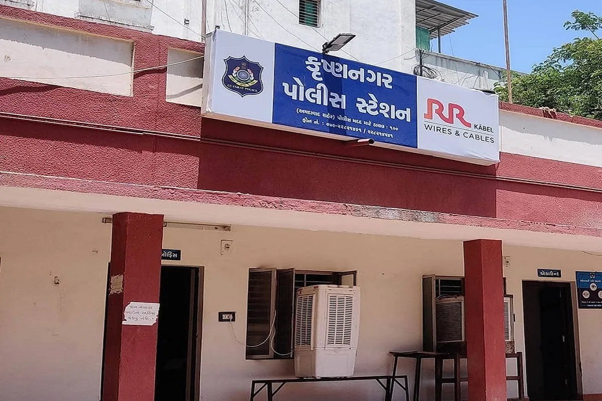 Ahmedabad: डिजिटल अरेस्ट चल रही महिला को असली पुलिस ने बचाया