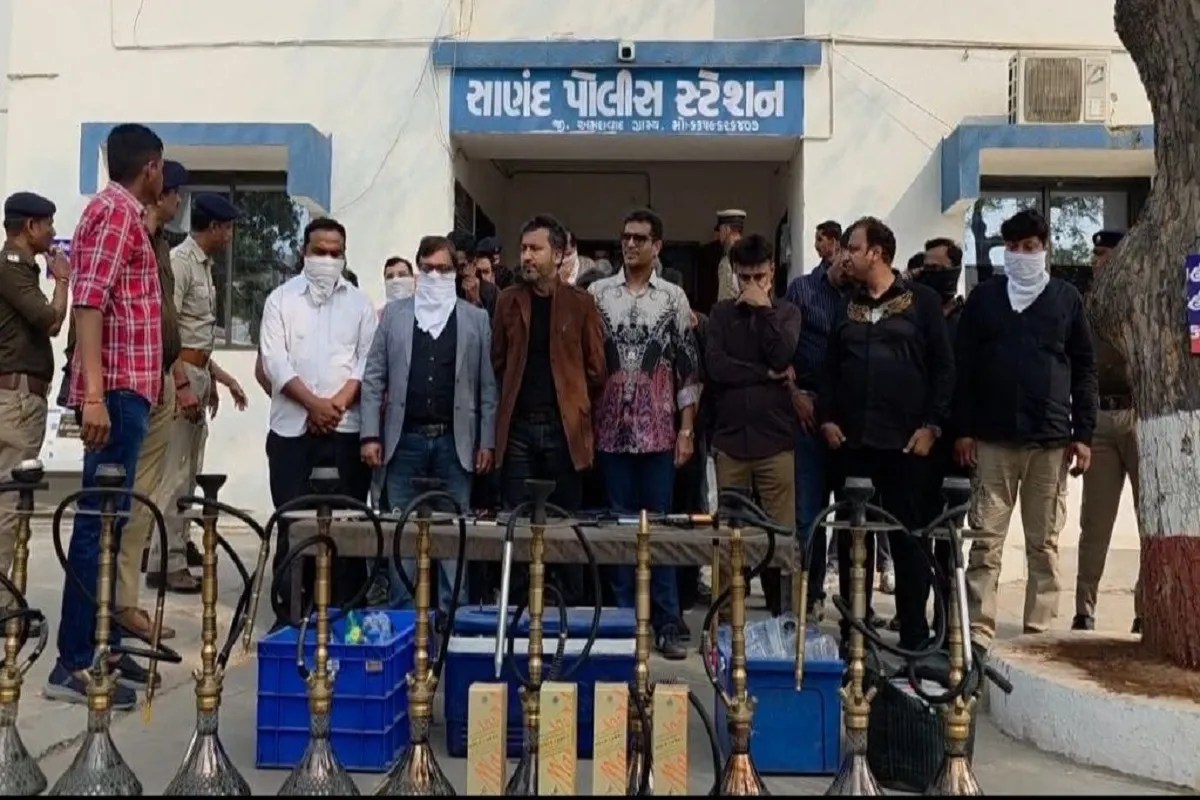 अहमदाबाद में शराब-हुक्का पार्टी करते 81 लोगों को पकड़ा