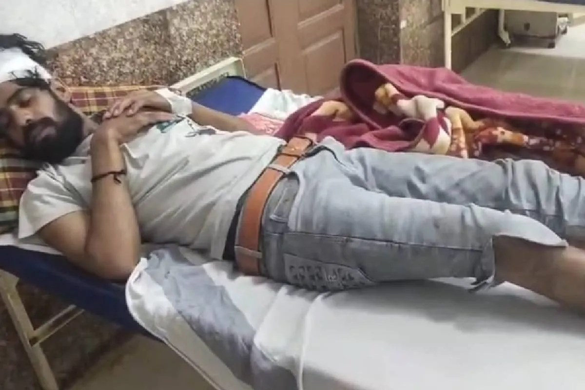 दुकान बंद करने को लेकर विवाद, 7-8 लोगों ने युवक पर किया हथियारों से हमला