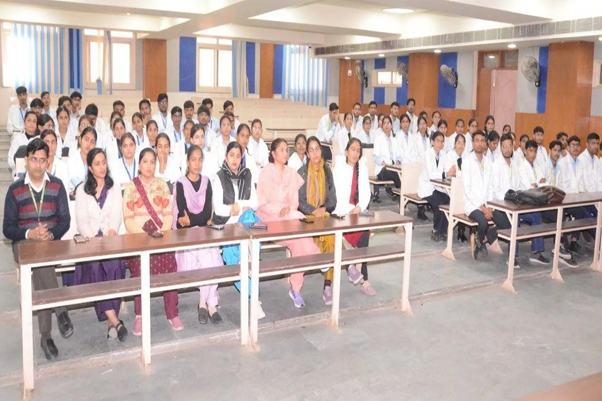 नौकरी नहीं, मिशन है नर्सिंग: बदलते दौर में नए अवसरों की खुली पाठशाला