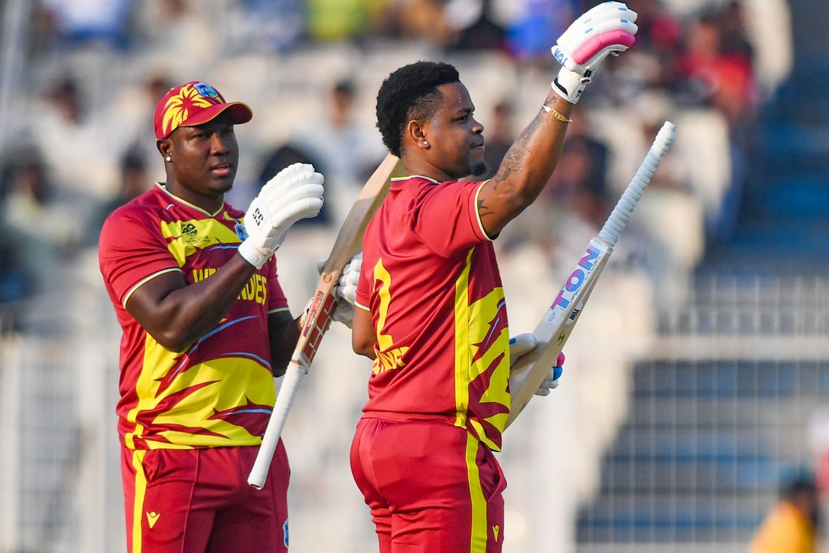 कोलकाता में आया शिमरन हेटमायर का बवंडर, सिर्फ इतनी गेंद में फिफ्टी ठोक, तोड़ा गेल का रिकॉर्ड