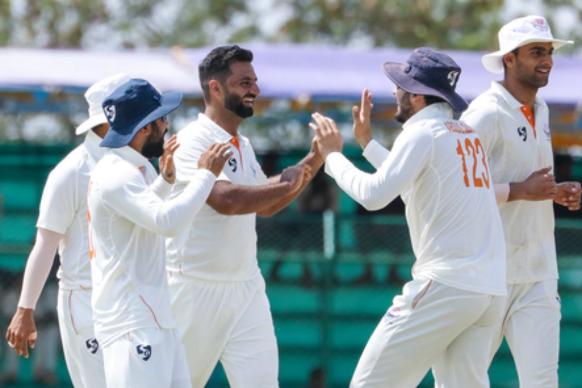 रणजी ट्रॉफी 2025-26 का फाइनल ड्रॉ, लेकिन जम्मू-कश्मीर बनीं चैंपियन, जानें क्या है फर्स्ट क्लास क्रिकेट का नियम