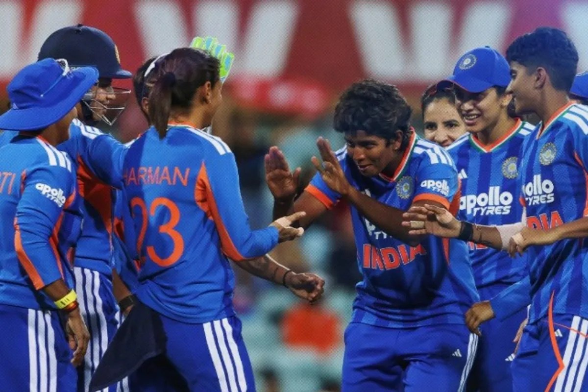 इधर भारत-पाकिस्तान मैच पर थी फैंस की नजरें, उधर वूमेंस टीम ने 31 गेंद में ऑस्ट्रेलिया का कर दिया खेल खत्म