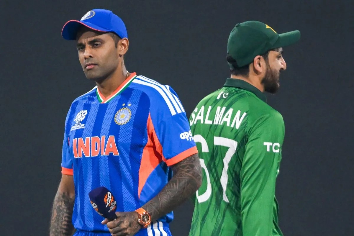 IND vs PAK Live Update: टीम इंडिया की प्लेइंग 11 से बाहर हुआ ये खिलाड़ी, पाकिस्तान के खिलाफ पहले बैटिंग