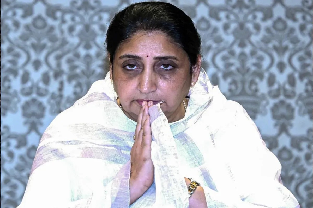 सुनेत्रा पवार के डिप्टी CM पद पर खतरा! सुनील तटकरे के बयान ने राजनीतिक गलियारों में मचाई खलबली