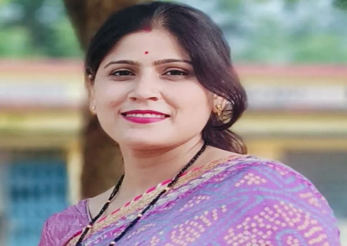 Teacher died in road accident: ट्रैक्टर की टक्कर से स्कूटी सवार शिक्षिका की मौत, मासूम बेटा गंभीर, कुलसचिव की थीं पुत्री