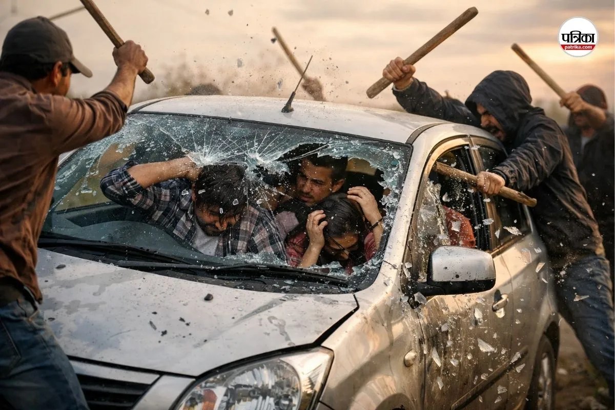 कॉलेज से लौट रहे छात्रों की कार पर हमला, कई राउंड फायरिंग