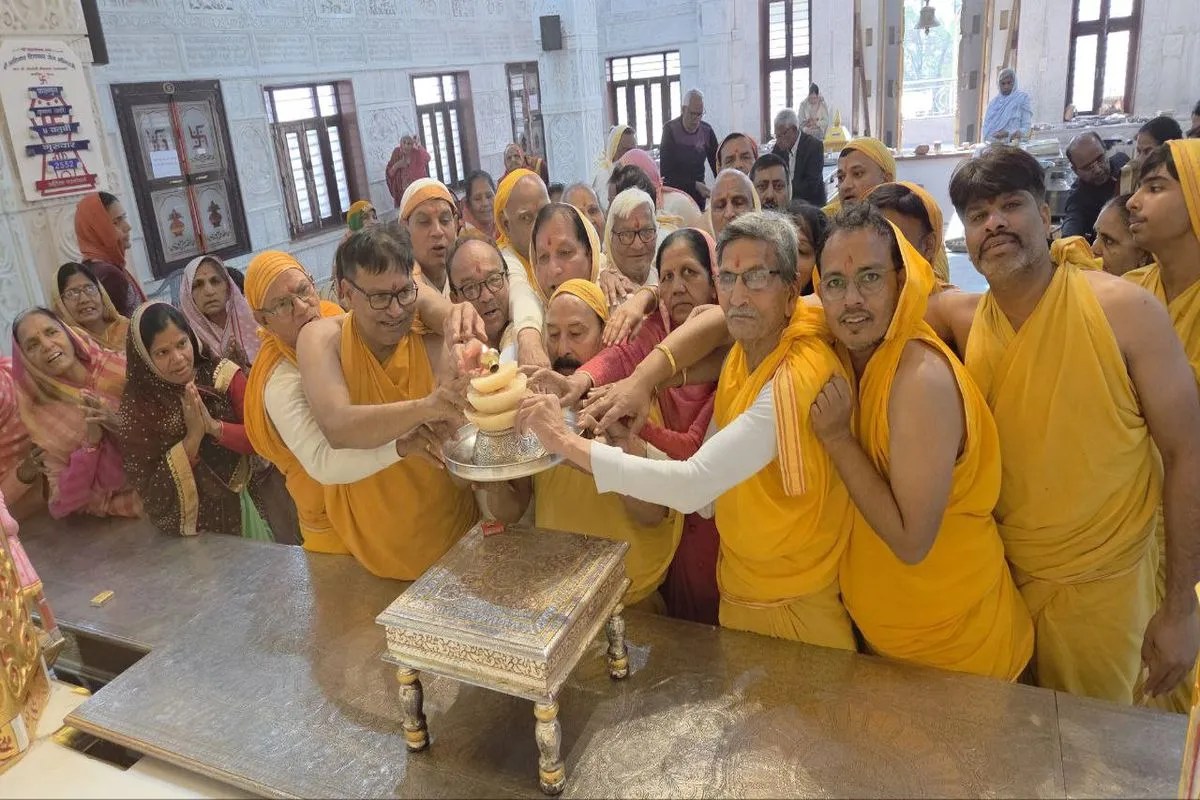 भगवान पदमप्रभु के मोक्ष कल्याणक पर चढ़ाए निर्वाण लड्डू