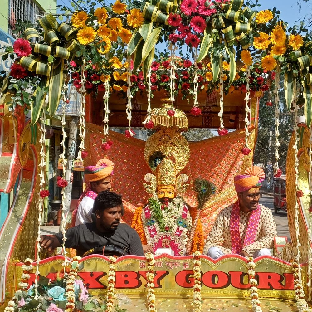 मुंगेर के दुर्गा स्थान में फाल्गुन महोत्सव:निशान शोभा यात्रा निकली, श्रद्धालुओं ने उड़ाया रंग-गुलाल