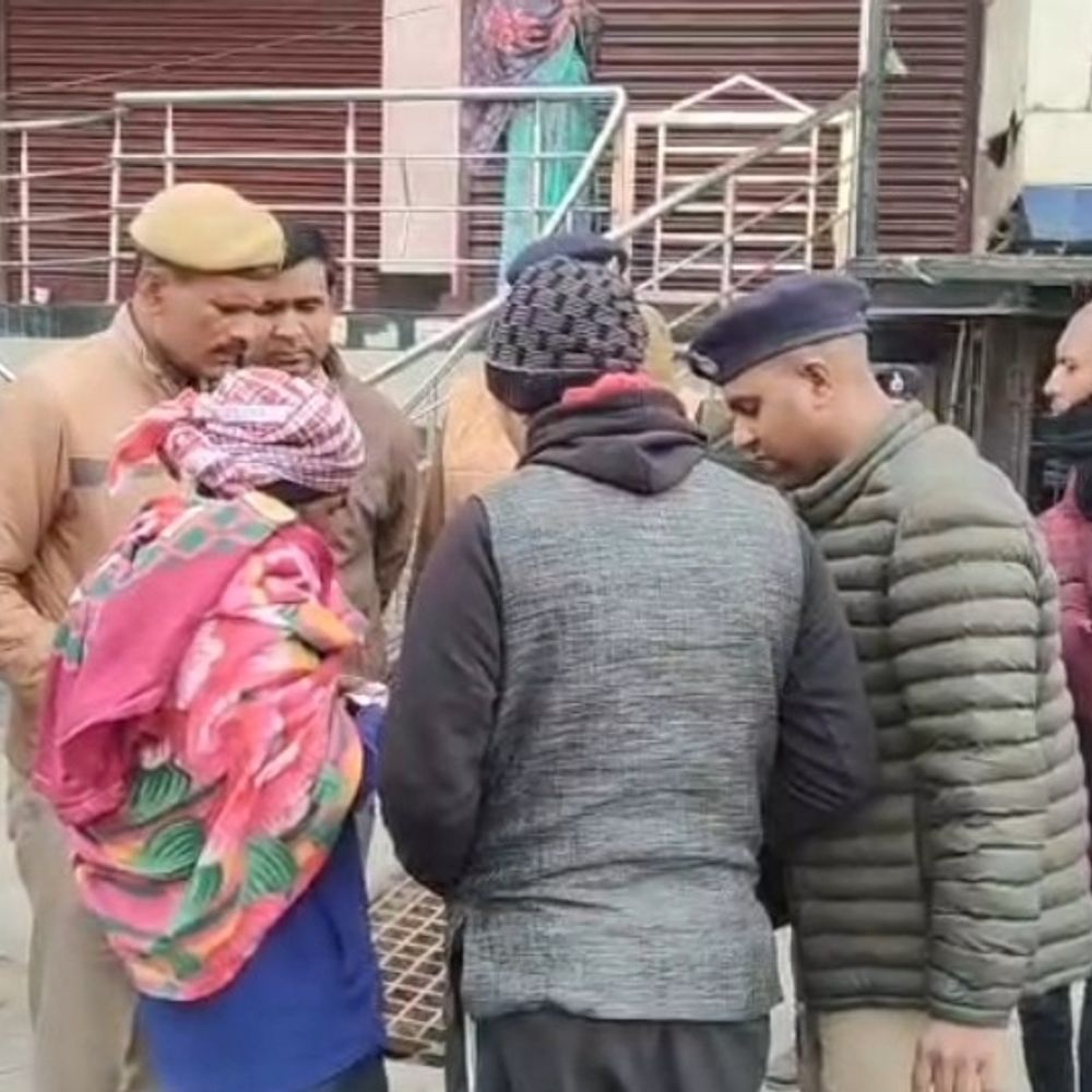 भागलपुर में अनियंत्रित टोटो बिजली पोल से टकराया:महिला की मौत, झारखंड की रहने वाली थी; मौनी अमावस्या पर गंगा स्नान करने आई थी