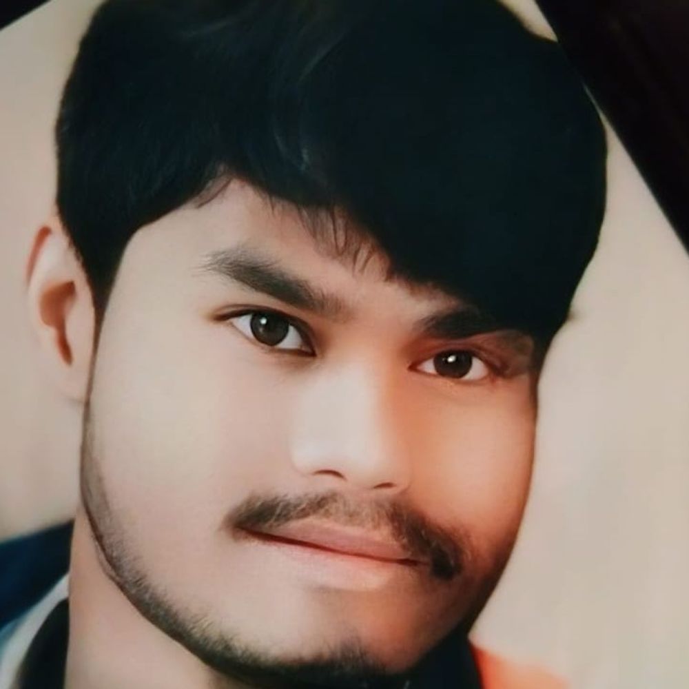 सोनभद्र में बाइक पुलिया के नीचे पलटी, युवक की मौत:दादी के दसवीं में शामिल होने अहमदाबाद से आया था पोता, चचेरा भाई घायल