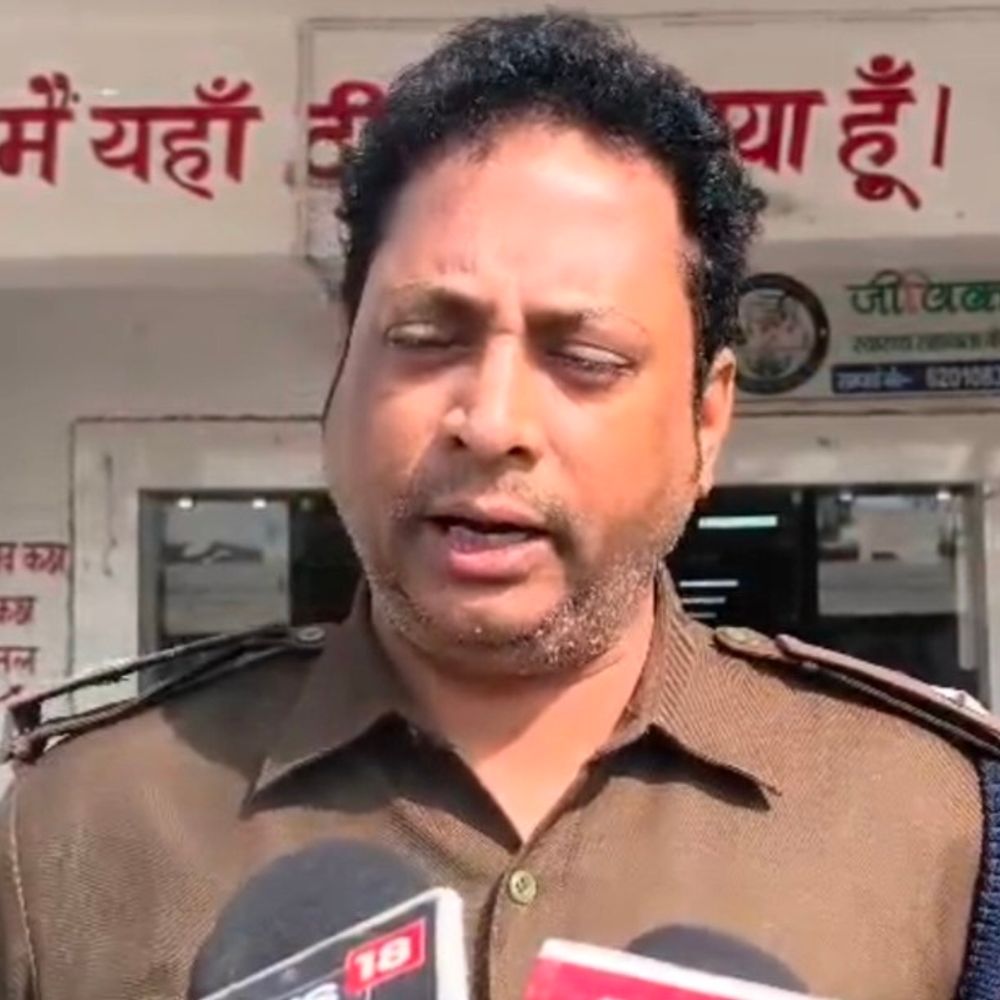 शेखपुरा में स्कूल वाहन-पिकप वैन में टक्कर:5 बच्चे और वैन चालक घायल, पुलिस ने जब्त किए वाहन