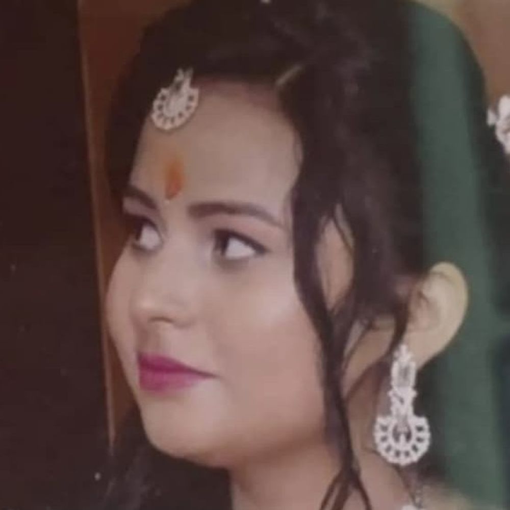 शिक्षक की पत्नी का शव फंदे से लटका मिला:गोरखपुर के बेलघाट में पुलिस जांच जारी, एक साल पहले हुई थी शादी