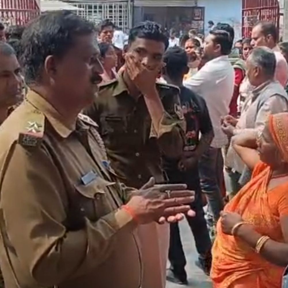 पूर्वी चंपारण में तीसरी शादी के दौरान हंगामा:पहली पत्नी पुलिस संग पहुंची, आरोपी फरार, भाई और कथित तीसरी पत्नी हिरासत में