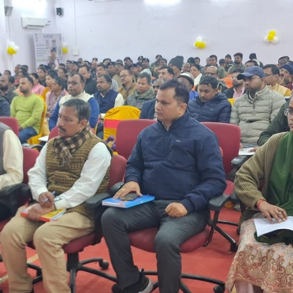 सीवान मैट्रिक परीक्षा में जूता-मोजा और मोबाइल बैन:1 मिनट की देरी पर भी नहीं मिलेगी एंट्री, फोटोस्टेट, चाय-पान की दुकानें बंद रहेंगी