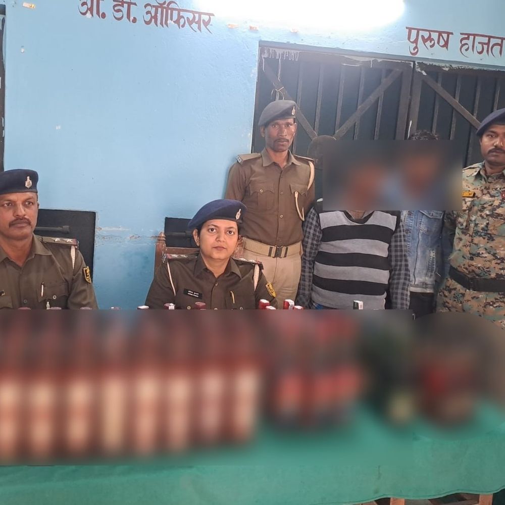 खगड़िया में 42 लीटर विदेशी शराब जब्त:भरतखंड थाना पुलिस ने दो तस्करों को किया गिरफ्तार, वाहन जांच के दौरान कार्रवाई