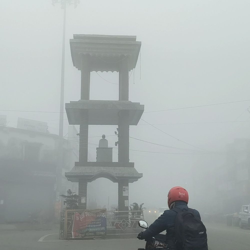 शिवहर में ठंड का असर जारी:सुबह-शाम गिरते तापमान से जनजीवन प्रभावित हुआ