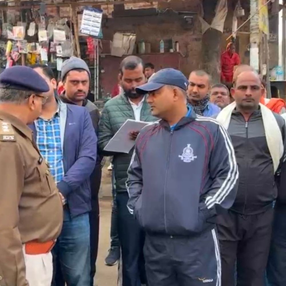 छात्र समय से परीक्षा केंद्रों पर पहुंचाने-DM:लखीसराय में सड़कों पर संभाला मोर्चा, जाम और अतिक्रमण पर सख्ती